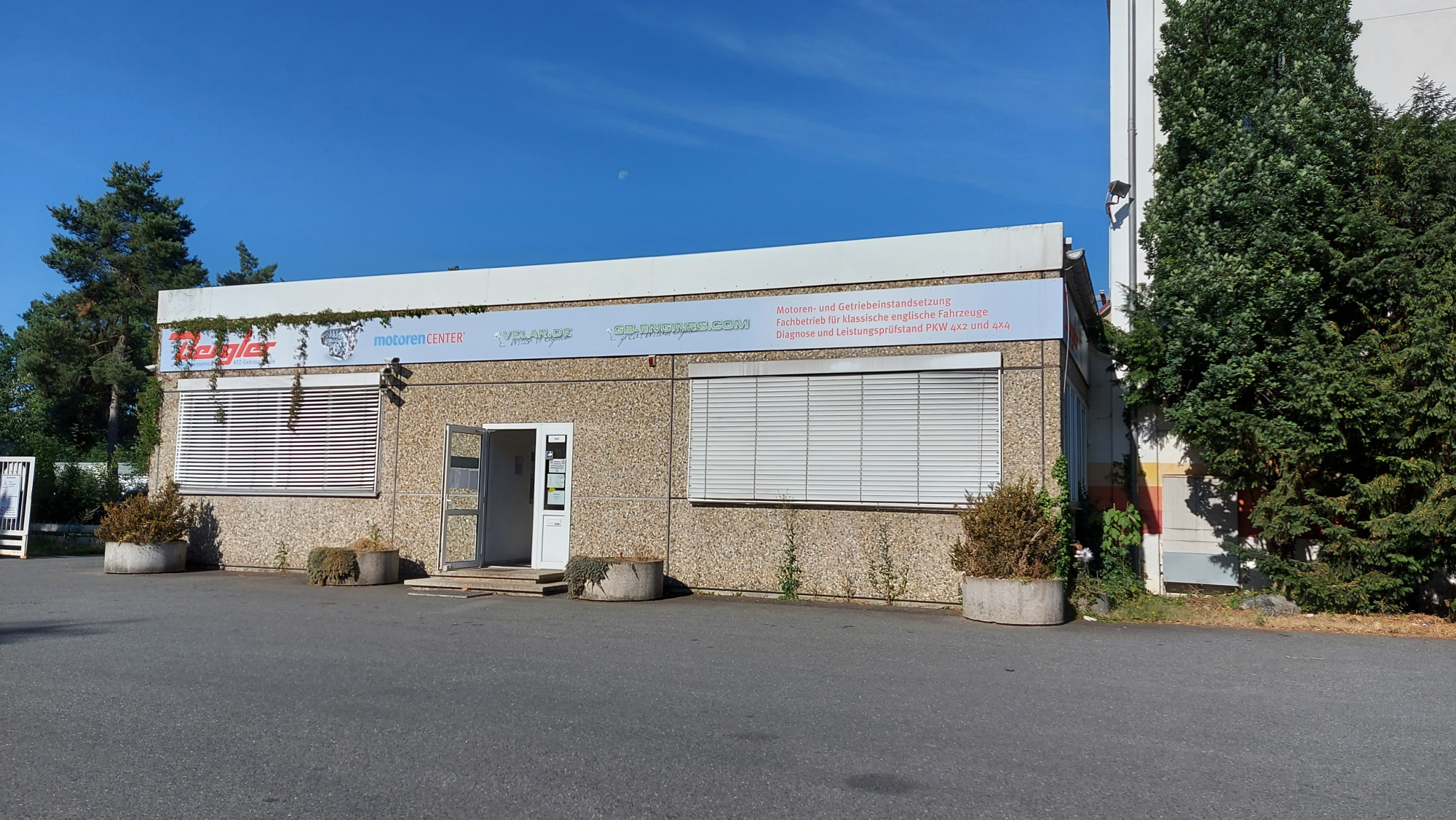Betriebsgebäude der Bergler Fahrzeugtechnik GmbH und Velar.de in Weiden